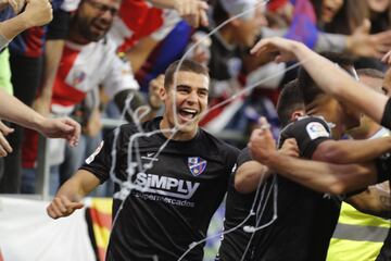 Los jugadores del Huesca celebraron el ascenso a Primera División.