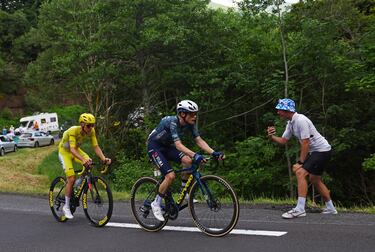 Pogacar y Vingegaard escapados en la útlima parte de la etapa entre Évaux les Bains y Le Lioran.