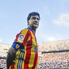El valencianismo se levanta de la mano de Ayala, Cañizares y Kempes
