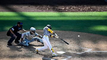 SAN DIEGO, CA - SEPTEMBER 22: Luis Arraez #4 of the San Diego Padres hits an RBI double during the eighth inning against the Chicago White Sox, September 22, 2024 at Petco Park in San Diego, California. Denis Poroy/Getty Images/AFP (Photo by DENIS POROY / GETTY IMAGES NORTH AMERICA / Getty Images via AFP)