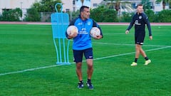 Carcedo, entrenador de la UD Ibiza, durante un entrenamiento.