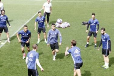 El Real Madrid entrena antes de viajar a Vigo