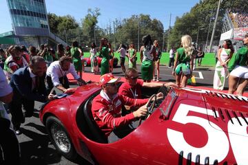 Monza (Italy), 03/09/2017.- German driver Sebastian Vettel of Ferrari team during the historical cars parade on the circuit of Monza, Italy, prior to the start of the Italian Formula One Grand Prix, 03 September 2017. (Fórmula Uno, Italia) EFE/EPA/FABRIZIO RADAELLI