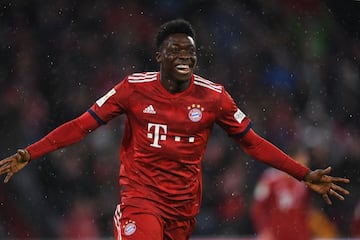  La perla canadiense llegó al Bayern Múnich de apenas 18 años llegó al campeón alemán en la temporada pasada luego de su paso por la MLS.