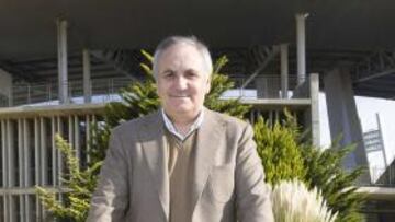 <b>PROTESTA. </b>Alfonso García carga contra los árbitros.