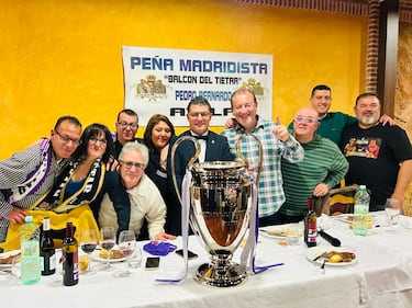 José Luis Morales fue el invitado de honor de esta peña a los pies de la Sierra de Gredos.