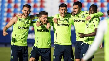 Jugadores del Levante durante un entrenamiento.