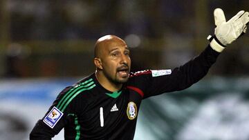 Óscar Pérez durante un partido de la Selección Mexicana en Sudáfrica 2010.