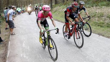 Michael Woods asciende al Balc&oacute;n de Bizkaia durante la Vuelta a Espa&ntilde;a 2018.