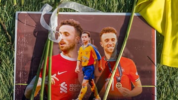 06/07/25
DIOGO JOTA Diogo José Teixeira da Silva JUGADOR DEL LIVERPOOL
FALLECIDO EN ACCIDENTE AUTOMOVILISTICO JUNTO A SU HERMANO ANDRE
OFRENDAS EN ESTADIO SAO MIGUEL ( GONDOMAR )