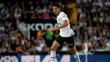 Edison Cavani of Valencia CF during Spanish La Liga match between Valencia CF and FC Barcelona at Mestalla Stadium on October 29, 2022. (Photo by Jose Miguel Fernandez/NurPhoto via Getty Images)