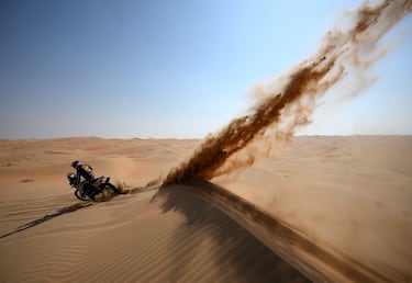 El piloto boliviano Daniel Jager Nosiglia compite durante la décima etapa. 