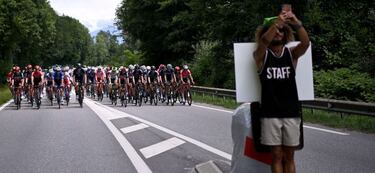 Un selfie delante del pelotón del Tour de Francia