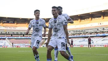 Ángel Sepúlveda festeja su gol en contra del Atlas.