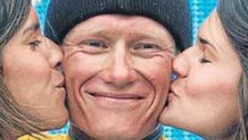 <b>ALEGRÍA MERECIDA. </b>Alexander Vinokourov se mostró radiante en el podio de La Pandera.