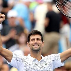 Djokovic elimina al campeón; Cilic se cita con Carreño