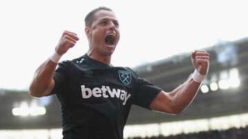 Chicharito Hernández marcó doblete en derrota del West Ham