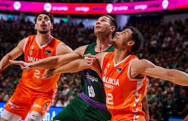 Montero vuelve a volar