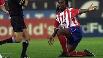 <b>RESPONSABILIDAD.</B> Daudén Ibáñez se reencontrará con Emerson y el Atlético el próximo domingo en el derbi ante el Real Madrid, un encuentro de gran responsabilidad para el colegiado aragonés.