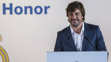 04/09/17
ACTO EN EL ESTADIO SANTIAGO BERNABEU CON FERNANDO ALONSO SOCIO DE HONOR Y FLORENTINO PEREZ PRESIDENTE
REAL MADRID
