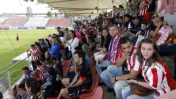 350 aficionados dieron ayer las gracias a la plantilla atlética