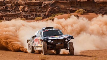 Carlos Sainz durante la décima etapa del Rally Dakar 2021.