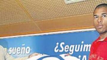 <b>OSADO. </b>El senegalés Sylvain N'Diaye se marcó ayer, durante su presentación, varios retos para la próxima campaña.