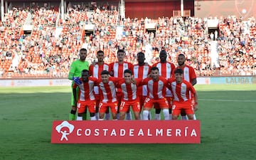 Alineación de la UD Almería ante el Burgos con presencia de Baba.