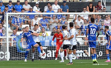 El portero del Burgos fue fundamental para que su equipo se llevara la victoria ante el Oviedo. Dos intervenciones suyas fueron claves para evitar los goles oviedistas.