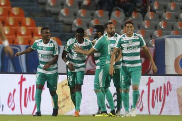 La Equidad celebra el autogol de Palacios que los puso a ganar en el primer tiempo.