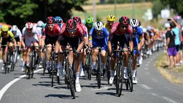 Egan Bernal y Nairo Quintana, entre los favorecidos por los cortes de la etapa 10 del Tour de Francia.