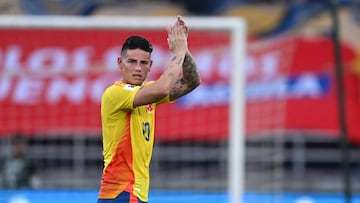 Colombia's midfielder James Rodriguez acknowledges the crowd during the 2026 FIFA World Cup South American qualifiers football match between Colombia and Argentina, at the Metropolitano Roberto Mel�ndez stadium in Barranquilla, Colombia, on September 10, 2024. (Photo by RAUL ARBOLEDA / AFP)