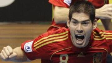 <b>ILUSIONADOS.</b> El jugador de la selección española Kike Boned aseguró que están muy ilusionados y que España siempre se imagina campeón.