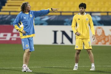 Fichó por el Al-Gharafa en 2009 y estuvo hasta el 2011.
 