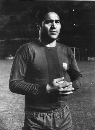 Nacido en Montevideo, para los barcelonistas de vasto conocimiento era lo más parecido a lo que luego vieron con Dani Alves. Cuentan que era la gran pesadilla de Gento. Sin embargo, Benítez tuvo un trágico final. Su muerte, en 1968, es uno de los grandes misterios de la historia del Barça. Oficialmente, falleció por una intoxicación alimentaria después de comer unos mejillones en mal estado, pero también se manejó que fuese envenado. Jugador de vida distraída, en el campo se transformaba y resultada extraordinario. Potente, tenía un toque exquisito y también un gran disparo. Ganó una Copa del Generalísimo (1963) y una Copa de Ferias con el Barça.
