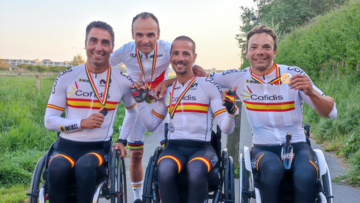 Ricardo Ten con el oro en la prueba en l¨ªnea y el Team Relay con la de plata.