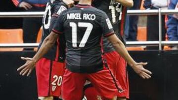 Los jugadores del Athletic celebran el triunfo.