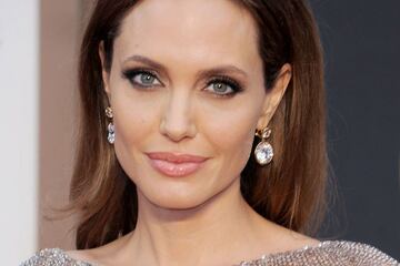 19. Angelina Jolie. Número de búsquedas: 38,460,000