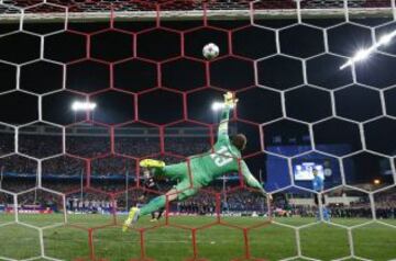 Kiessling mando el balón a la grada en el último penalti de la tanda y dió la clasficicación a cuartos al Atlético de Madrid.