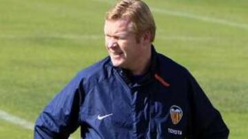 <b>CONCENTRACIÓN.</b> El entrenador del Valencia, Ronald Koeman, ha decidido que los dos entrenamientos de la primera plantilla para preparar el partido de Copa ante el Barcelona sean a puerta cerrada.