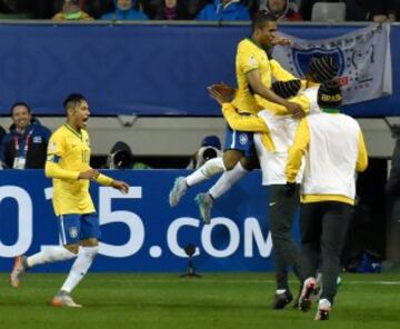 Douglas Costa marcó el 2-1.