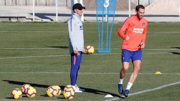 Godín en el entrenamiento del Atlético al día siguiente de la publicación en Italia de que el Inter lo tiene apalabrado.