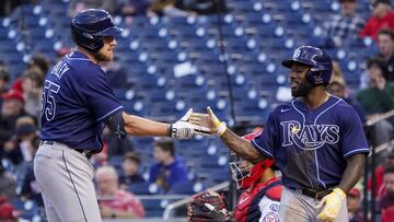 Washington (United States), 03/04/2023.- Tampa Bay Rays first baseman Luke Raley (L) celebrates with Tampa Bay Rays left fielder Randy Arozarena after hitting a home run in the first inning during the Washington Nationals and Tampa Bay Rays Major League Baseball game at Nationals Park in Washington, DC, USA, 03 April 2023. (Estados Unidos) EFE/EPA/SHAWN THEW