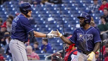 Washington (United States), 03/04/2023.- Tampa Bay Rays first baseman Luke Raley (L) celebrates with Tampa Bay Rays left fielder Randy Arozarena after hitting a home run in the first inning during the Washington Nationals and Tampa Bay Rays Major League Baseball game at Nationals Park in Washington, DC, USA, 03 April 2023. (Estados Unidos) EFE/EPA/SHAWN THEW
