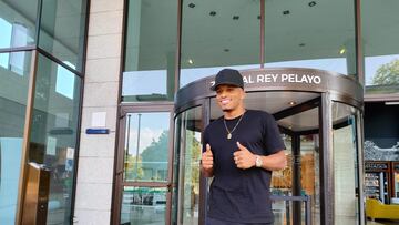 10-07-25. EL COLOMBIANO JUAN CÓRDOBA, A SU LLEGADA A GIJÓN PARA FIRMAR POR EL SPORTING.