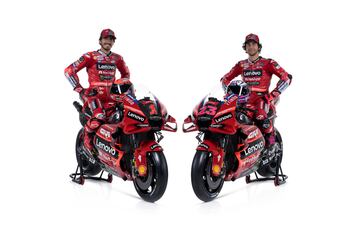 Francesco Bagnaia y Enea Bastianini en la presentaci¨®n de la nueva Ducati para la temporada 23.