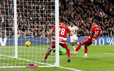Vuelve a marcar el brasileño, que aprovechó un balón rechazado en el segundo palo para firmar el 2-0.