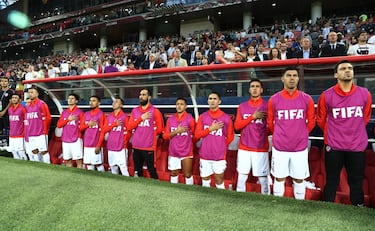 MOSCOW, RUSSIA - JUNE 18: The Chile team take part in their national anthem prior to the  FIFA Confederations Cup Russia 2017 Group B match between Cameroon and Chile at Spartak Stadium on June 18, 2017 in Moscow, Russia.  (Photo by Buda Mendes/Getty Images)