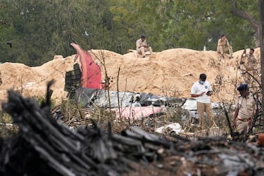 Partes del avión que se estrelló el jueves en Ahmedabad, India.
Associated Press/LaPresse