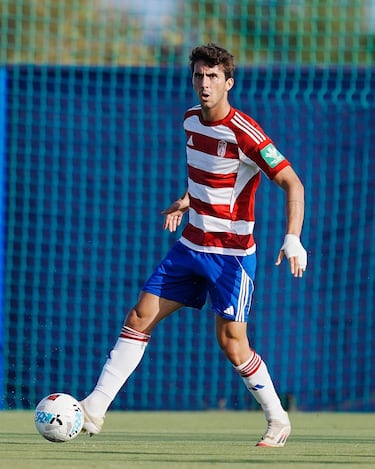 Manu Lama, de sexto central a capitán